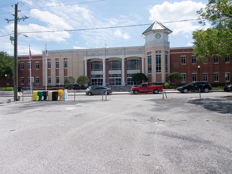 A large public building with a few cars parked out front in Dade City, FL